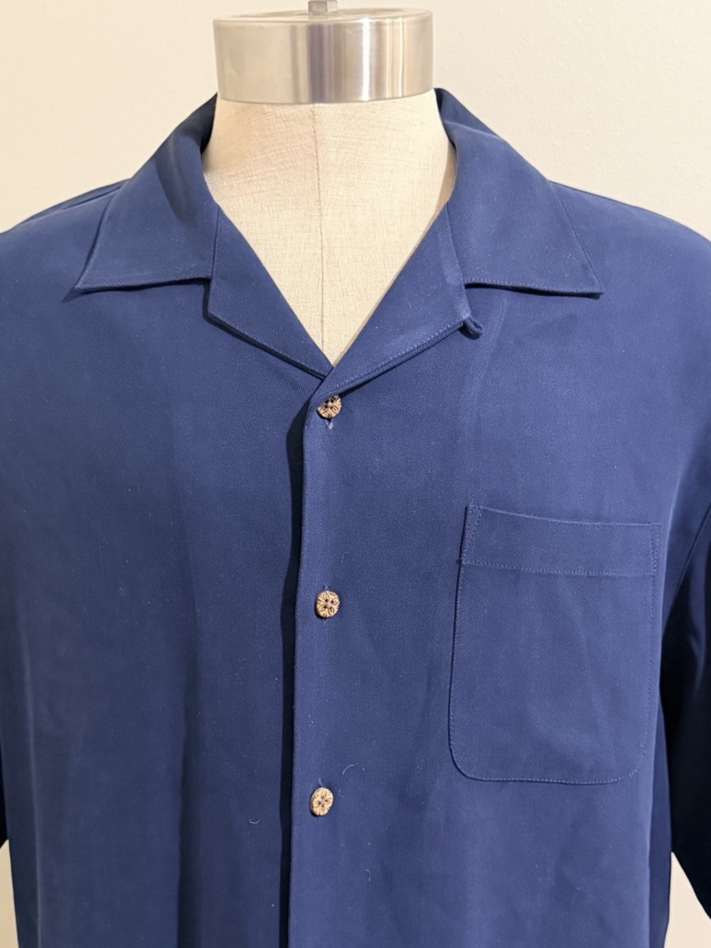 Tommy Bahama Paradise Grand Prix Camp Shirt Mens Size M Navy Silk Shirt - Picture 3 of 4